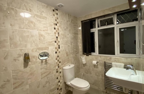 Hove House | Cozy Clifton House Brighton with Breakfast & Family-Friendly Perks