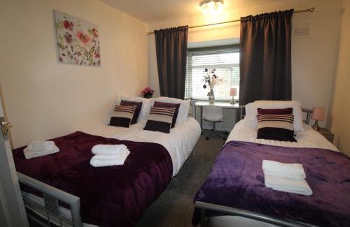 High Hazels House | Family-Friendly Stay at Clifton House: Rated 9/10 by Guests
