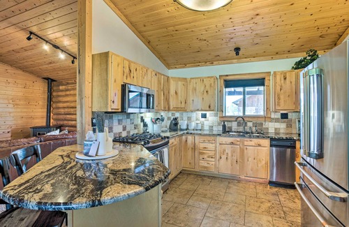 Clifton Cabin | Clifton Retreat: Scenic Mountain Escape with Spa & Breakfast