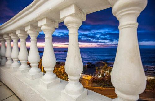 Clifton Apartment | Beachfront Bliss at Clifton YOLO Spaces - 4-Star Retreat