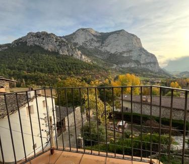 Figols i Alinya House | Explore Climb Catalunya Figols: Ideal for Family and Pets