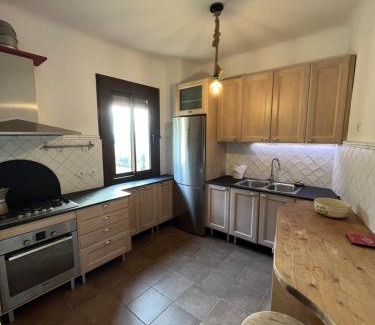 Figols i Alinya House | Explore Climb Catalunya Figols: Ideal for Family and Pets