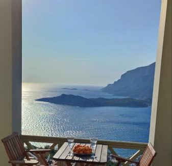 Kamari Apartment | Discover Climbers' Nest: Guest Rated 9.8, Oceanfront Bliss