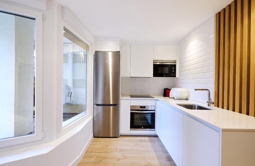 Ermitagana Apartment | Pet-Friendly Retreat Near Clinica Universitaria y Hospitales