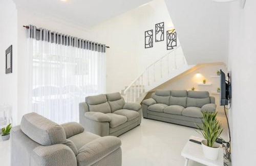 Negombo Villa | Relaxing Clintonvilla with Pool, Minutes from the Airport