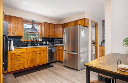 Clintonville House | Clintonville Classic: Family-Friendly Stay Near OSU & Short North