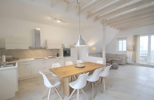 Warnemuende House | Idyllic Clipper Hus: Tranquil River Retreat with Breakfast