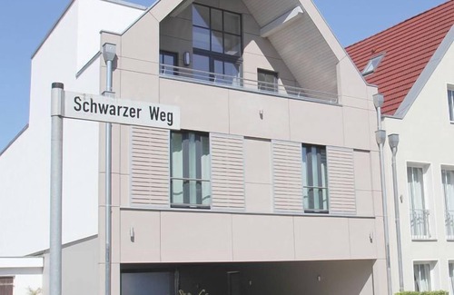 Warnemuende House | Idyllic Clipper Hus: Tranquil River Retreat with Breakfast
