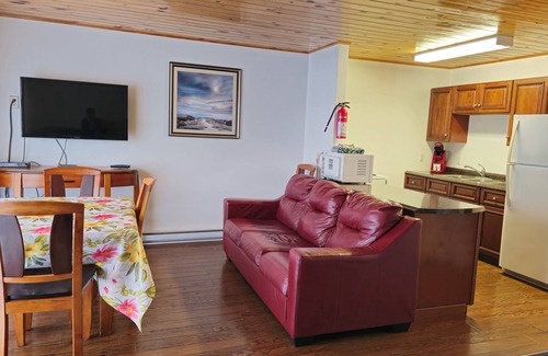 Pocologan Hotel | Beachfront Bliss at Clipper Shipp Beach Motel - 9.4/10 Rated
