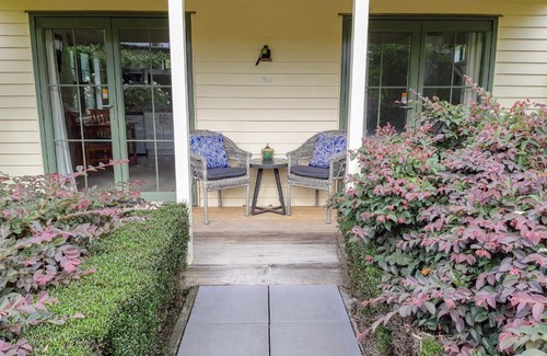 Clive Ski Chalet | Family-Friendly Clive Colonial Cottages with Kitchen Amenities