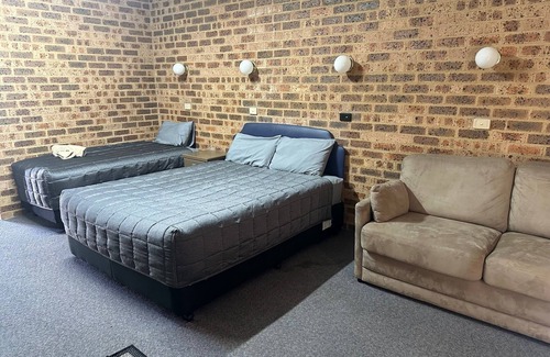 Coonabarabran Hotel | Eco-Friendly Stay at Clock Tower Motor Inn with Pool Access