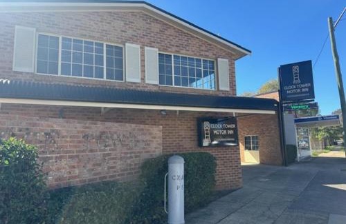 Coonabarabran Hotel | Discover Comfort at Clock Tower Motor Inn with Pool & Breakfast