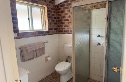 Coonabarabran Hotel | Discover Comfort at Clock Tower Motor Inn with Pool & Breakfast