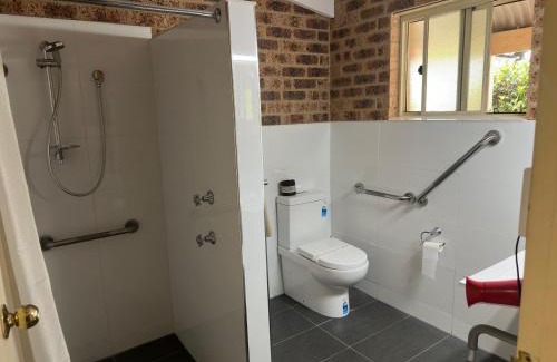 Coonabarabran Hotel | Discover Comfort at Clock Tower Motor Inn with Pool & Breakfast