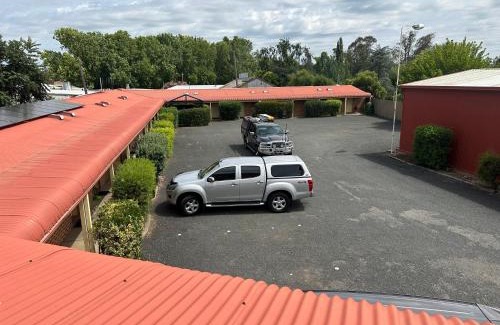 Coonabarabran Hotel | Discover Comfort at Clock Tower Motor Inn with Pool & Breakfast