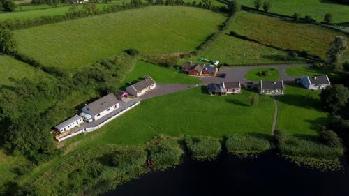 Redhills House | Comfortable Clonandra Cottages with Hot Tub & Pet-Friendly Options