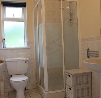 Redhills House | Comfortable Clonandra Cottages with Hot Tub & Pet-Friendly Options