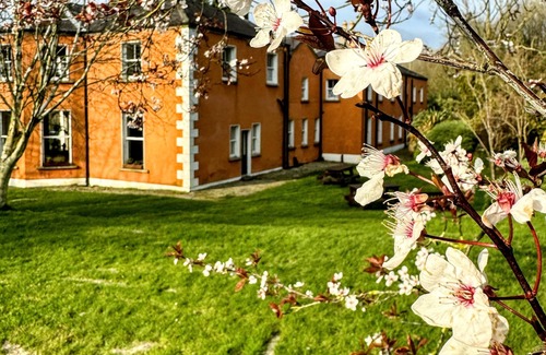 Aughrim Villa | Clone Country House: Heritage 9 BR Villa with Scenic Garden