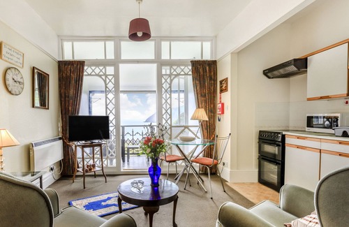 Lynmouth Cottage | Pet-Friendly Clooneavin Apartment 4 with Oceanfront Views