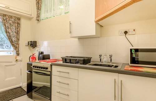 Lynmouth Cottage | Pet-Friendly Clooneavin Chalet with Oceanfront Views