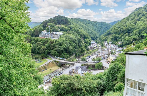 Lynmouth Cottage | Pet-Friendly Clooneavin Chalet with Oceanfront Views