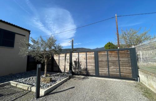 Lucciana House | Elegant CLOS ARIA NOVA: Rated 10/10 with Hot Tub & Breakfast