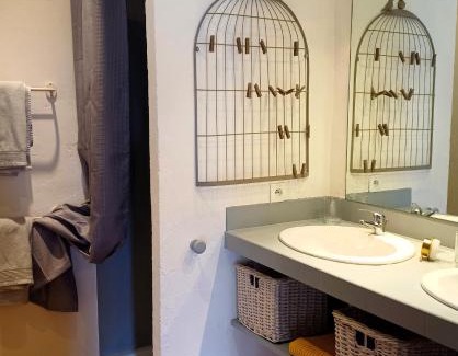 Terraube House | Experience Comfort at Clos Baroanni - Chambre La Volière
