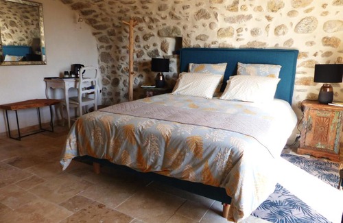 Joyeuse Bed & Breakfast | Relax at Clos de Beauregard with Pool & Family Fun
