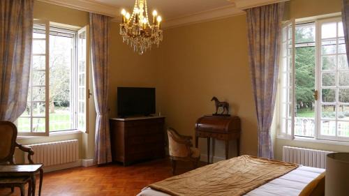 Mortagne-sur-Gironde Bed & Breakfast | Experience CLOS DE BELLEVUE with Oceanfront Charm