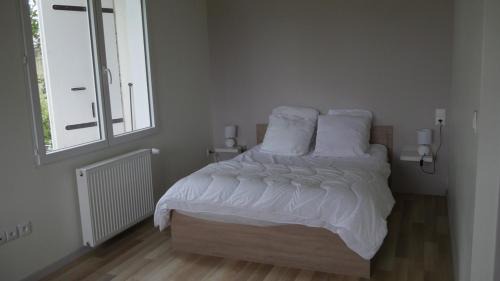 Mortagne-sur-Gironde Bed & Breakfast | Experience CLOS DE BELLEVUE with Oceanfront Charm