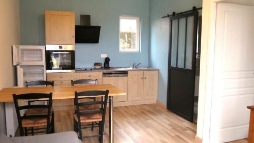 Mortagne-sur-Gironde Bed & Breakfast | Experience CLOS DE BELLEVUE with Oceanfront Charm