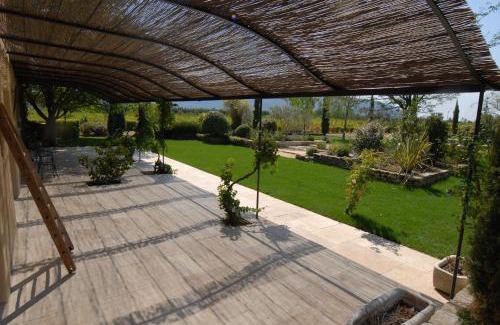 Cabrieres-d'Avignon Bed & Breakfast | Unwind at Clos De La Fontaine: Oceanfront & Pet Friendly