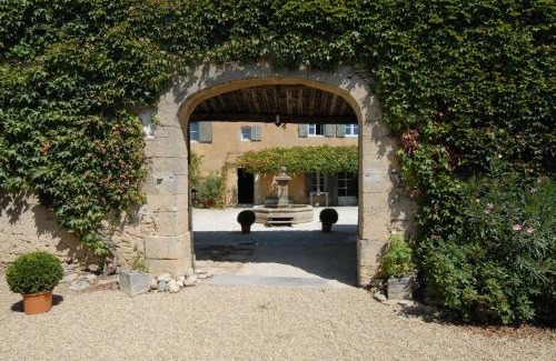 Cabrieres-d'Avignon Bed & Breakfast | Unwind at Clos De La Fontaine: Oceanfront & Pet Friendly