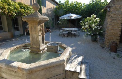 Cabrieres-d'Avignon Bed & Breakfast | Unwind at Clos De La Fontaine: Oceanfront & Pet Friendly