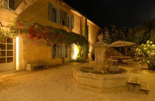 Cabrieres-d'Avignon Bed & Breakfast | Unwind at Clos De La Fontaine: Oceanfront & Pet Friendly