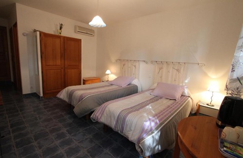 Molleges Bed & Breakfast | Oceanfront Escape at Clos de la Font with Pool Access