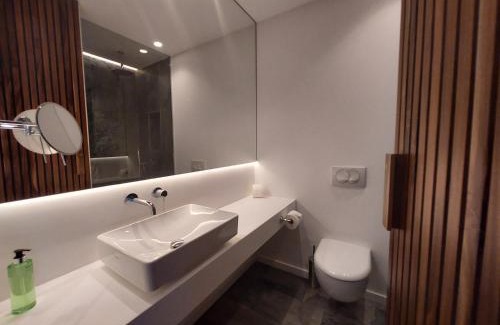 Saint-Denis Apartment | Discover Clos de la Rivière: 4-Star Retreat with Spa & Pool