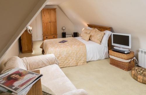 Sark House | Discover Clos De Vaul Creux - Pet Friendly & Family Oriented