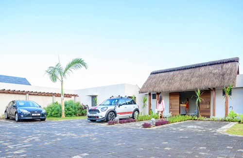 The Vale Villa | Relax at Clos du Littoral with Pool and Spa Amenities