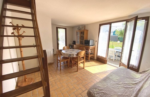 Erdeven House | Discover CLOS DUNES: Pool, Garden & Pet-Friendly Stay