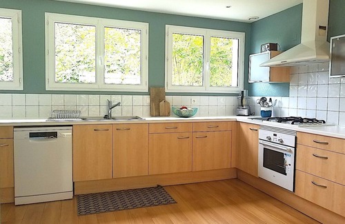 Jurancon House | Family-Friendly La Conciergerie with Pool and Kitchen