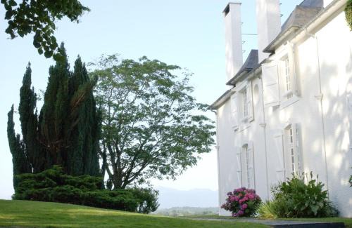 Jurancon Bed & Breakfast | Discover Clos Mirabel Manor - B&B with Oceanfront Bliss