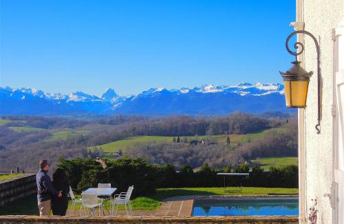 Jurancon Bed & Breakfast | Discover Clos Mirabel Manor - B&B with Oceanfront Bliss