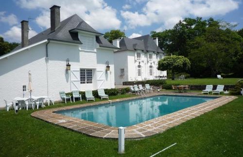 Jurancon Bed & Breakfast | Discover Clos Mirabel Manor - B&B with Oceanfront Bliss