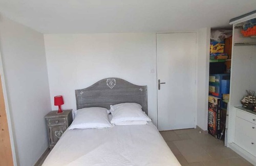 Monbazillac Bed & Breakfast | Discover Clos PIMI: Family-Friendly Retreat with Hot Tub