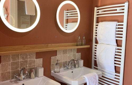 Jardin des plantes House | Relax at Le Clos Saint-Martin: Spa & Family-Friendly Retreat
