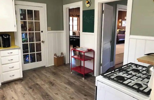 Hot Springs House | Prime Location: Steps from Downtown & Oaklawn Casino