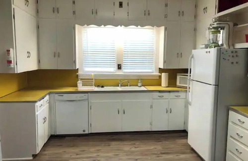 Hot Springs House | Prime Location: Steps from Downtown & Oaklawn Casino