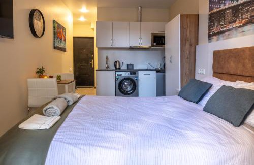 New Boulevard Apartment | Budget-Friendly Family Haven with 9.8 Guest Rating