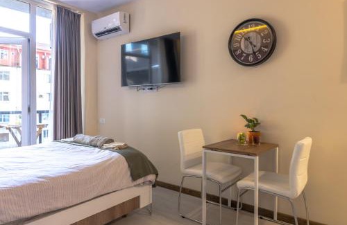 New Boulevard Apartment | Budget-Friendly Family Haven with 9.8 Guest Rating